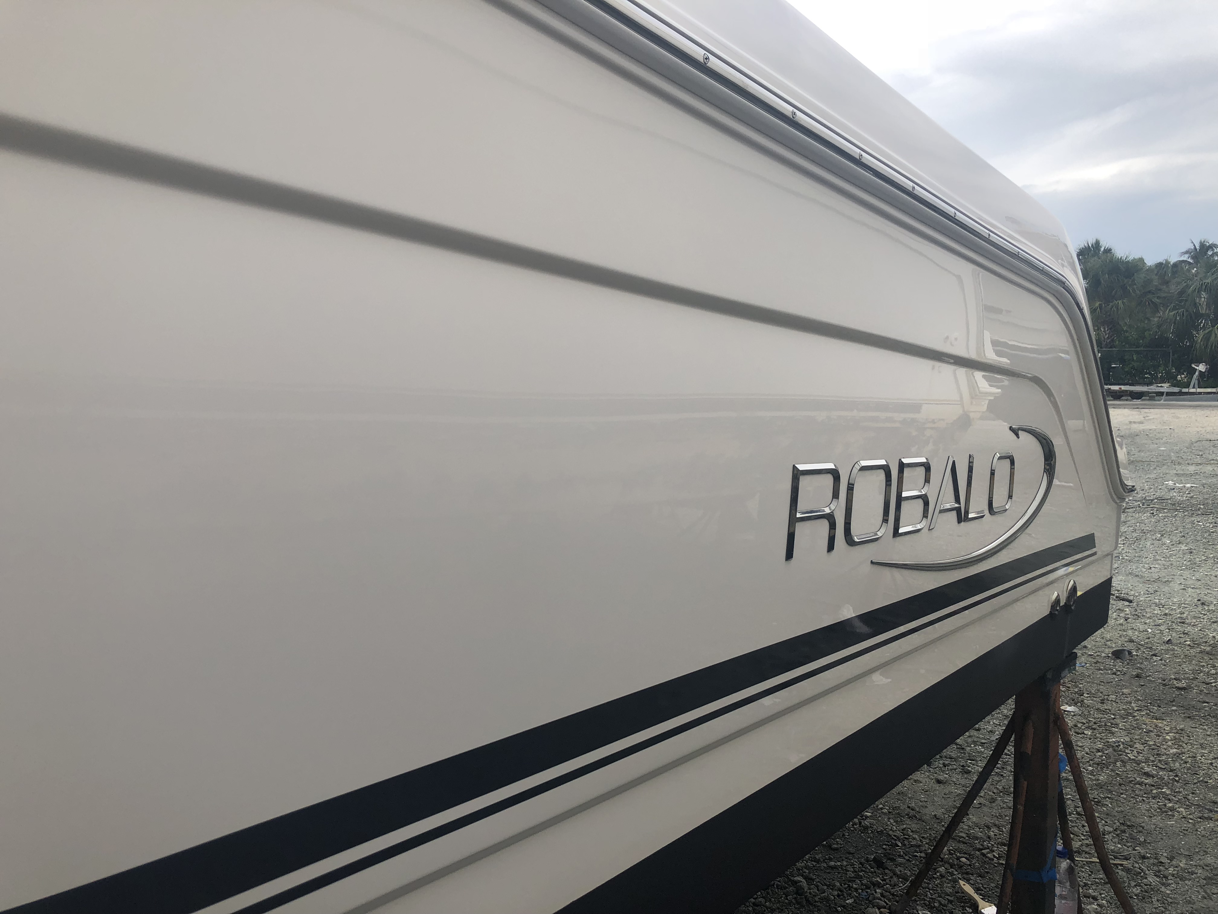 Port side of white hulled Robalo after Glidecoat boat detailing and ceramic coating application