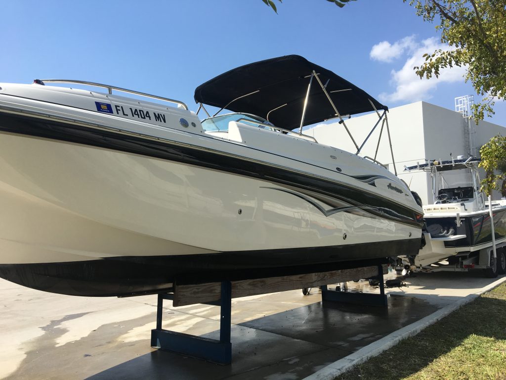 Port side of 2011 Hurricane boat to restore showroom finish