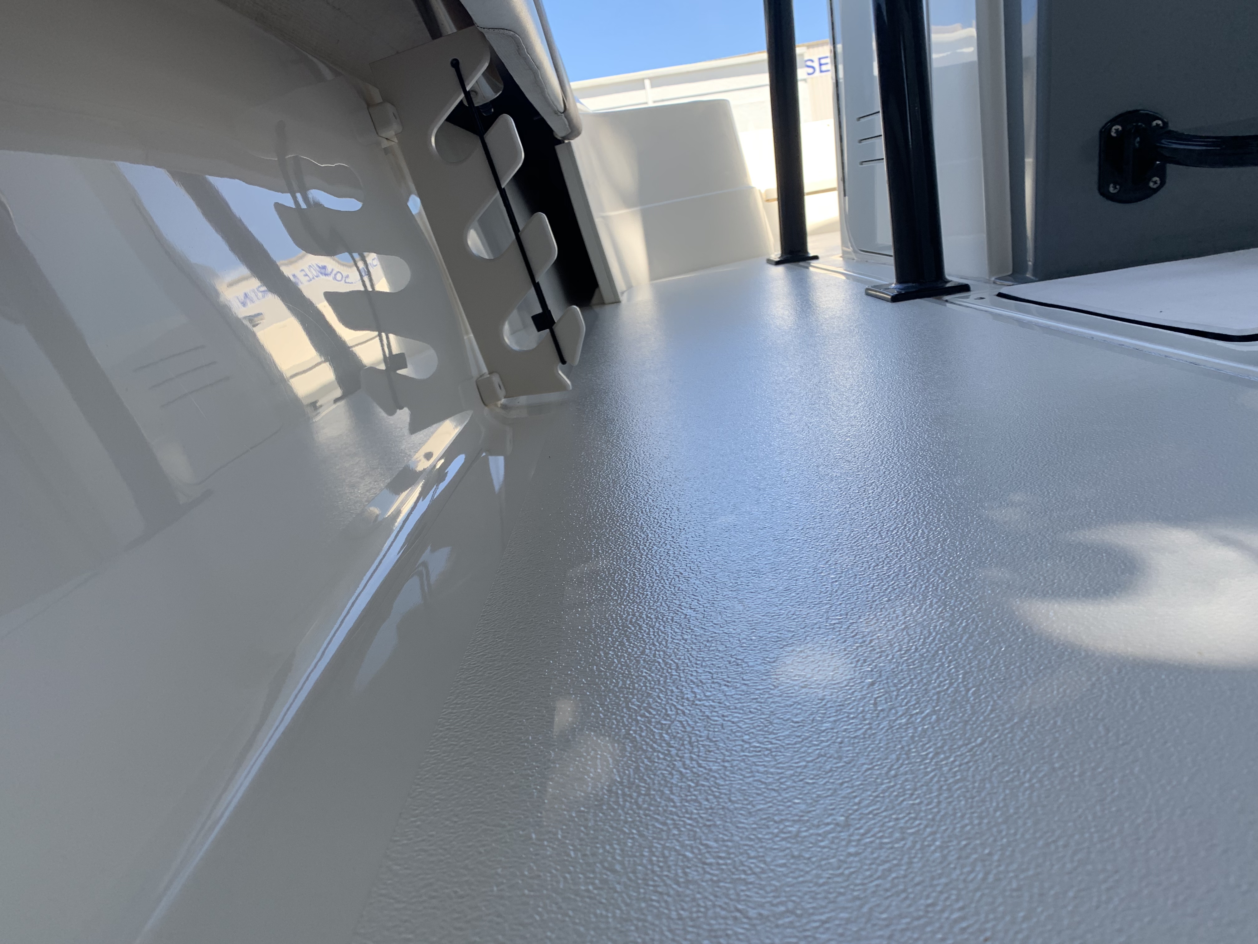 Non-skid with ceramic boat coating