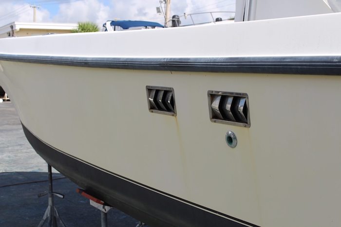Yellow stains and faded hull on 29 foot SeaVee